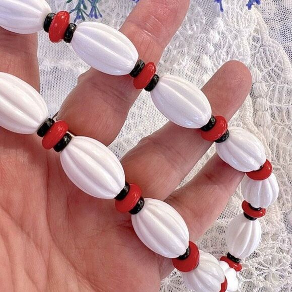 Vintage White Black Red Acrylic Bead Necklace - Picture 2 of 9